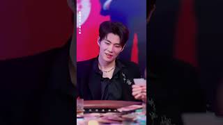 觉醒当天，荆棘为冕