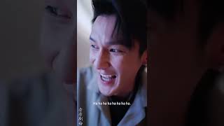 她從風暴中走來