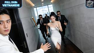 The Female CEO's Gold Chain Surprise: The Stranger Is the Group Chairman