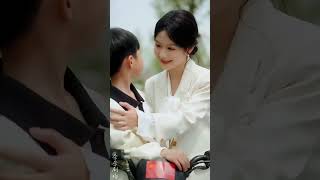 宴律，你的白月光廻國了