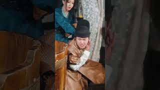 假太监偷看公主洗澡？太刺激了吧？ ！