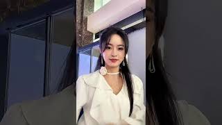 呆萌大眼美女吳鑫的都市愛情故事