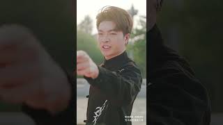 窮小子的逆襲：秒殺全場的奇跡